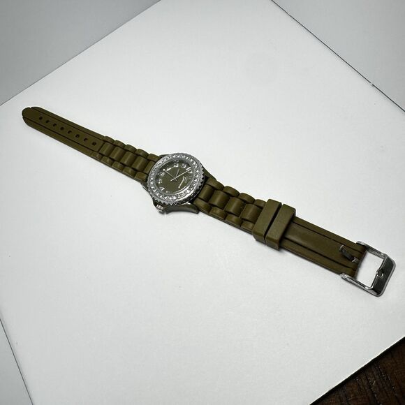 Geneva Women's Quartz Watch Used With New Battery. It Is A Working Watch - Picture 8 of 15